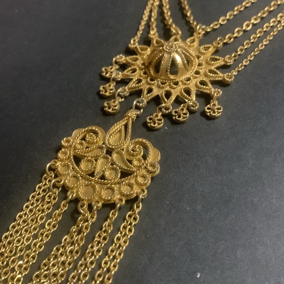 Stunning… Gold Art Nouveau Large 40 inch necklace - Picture 9 of 13